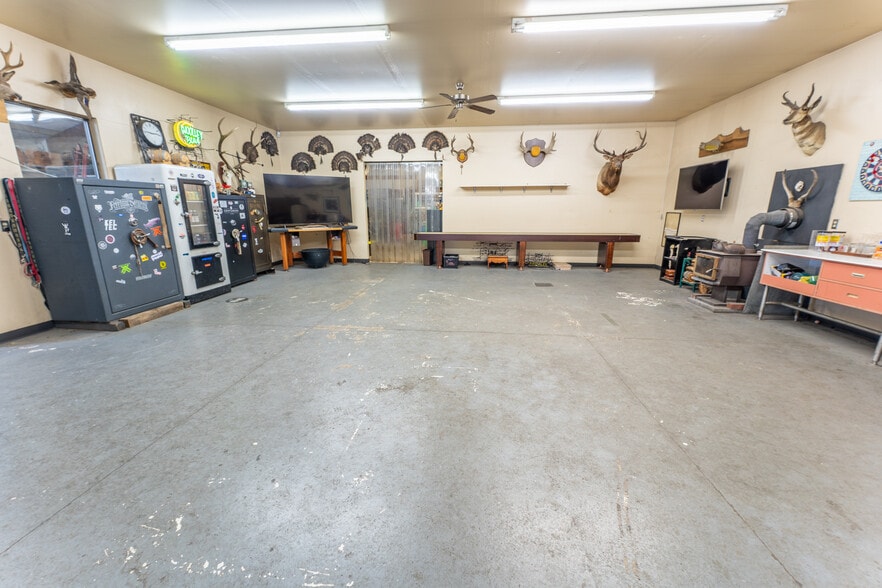 More Photos Of 30046 Federal Ln, Eugene Warehouse For Sale