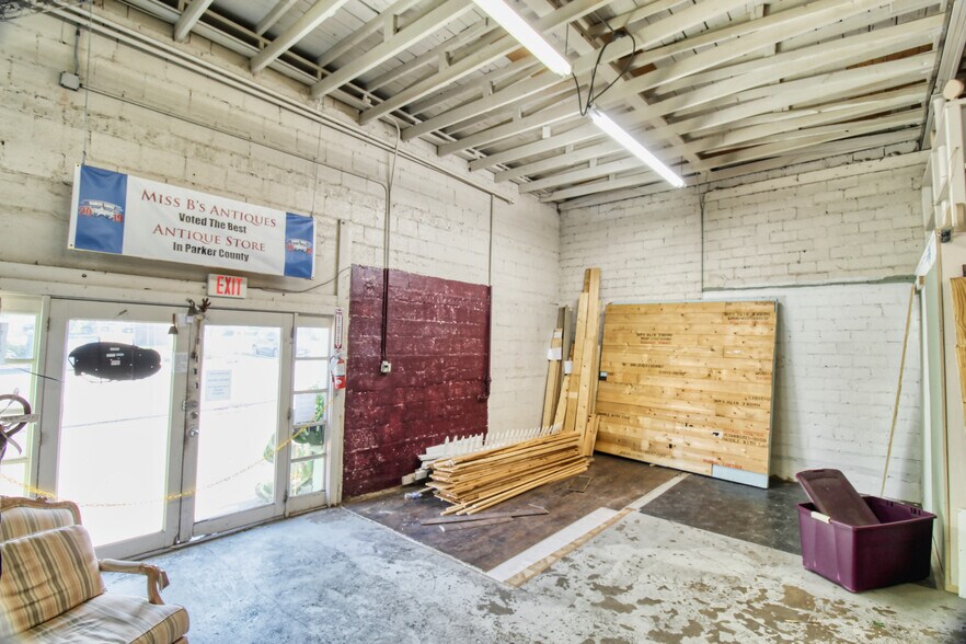 More Photos Of 311 N Main St, Weatherford Office For Sale
