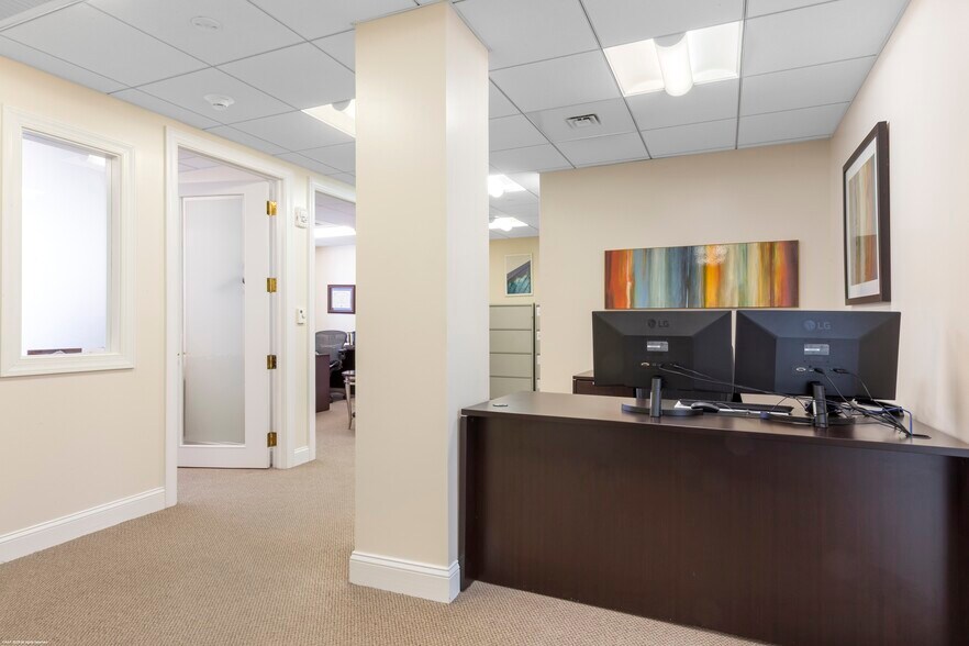 More Photos Of 350 Royal Palm Way, Palm Beach Medical For Lease