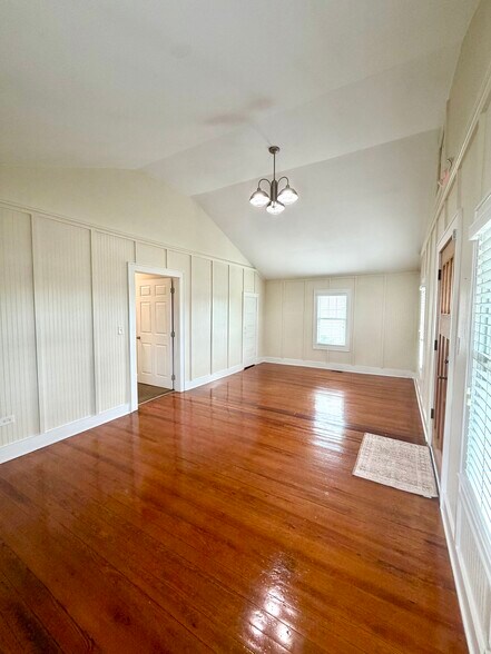 More Photos Of 904 W Lamar Alexander Pky, Maryville Office For Lease