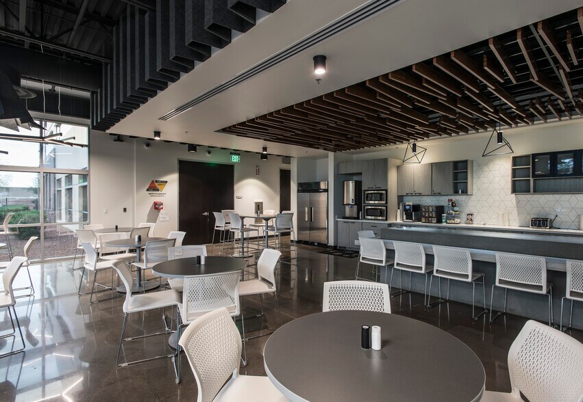 More Photos Of 19820 N 7th Ave, Phoenix Office For Lease