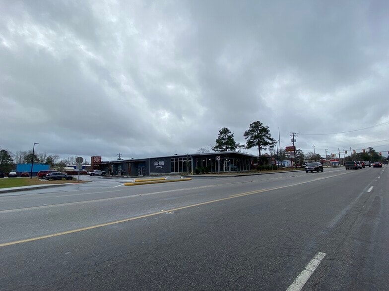 More Photos Of 605 N Main St, Summerville Storefront Retail Office For Lease