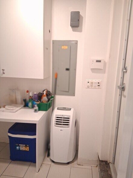 More Photos Of 1623-1625 Sherman Ave, Evanston General Retail For Lease