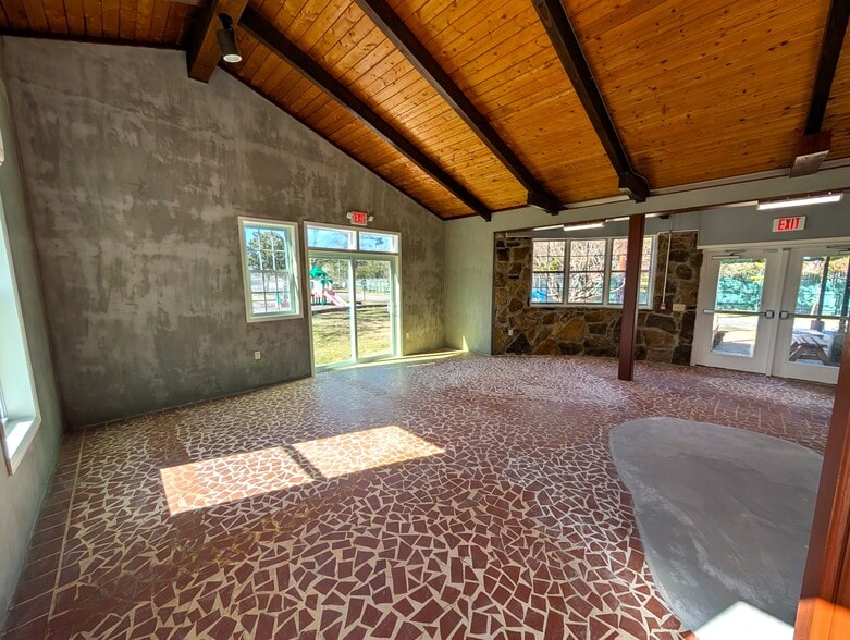 More Photos Of 395 Russell Dr, Smyrna Daycare Center For Lease