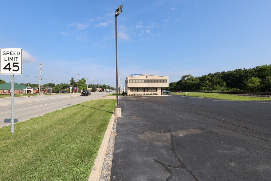 More Photos Of 23119 US Highway 33, Elkhart Storefront For Lease