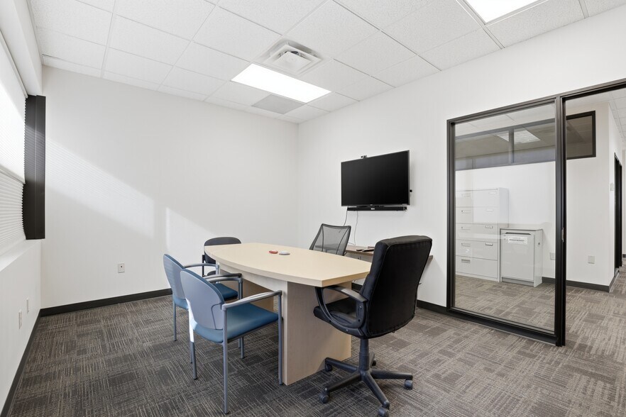 More Photos Of 3911 Castlevale Rd, Yakima Office For Lease