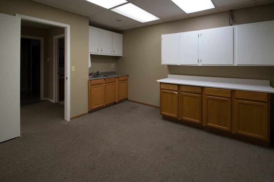 More Photos Of 1215-1243 S 119th St, Omaha General Retail For Lease