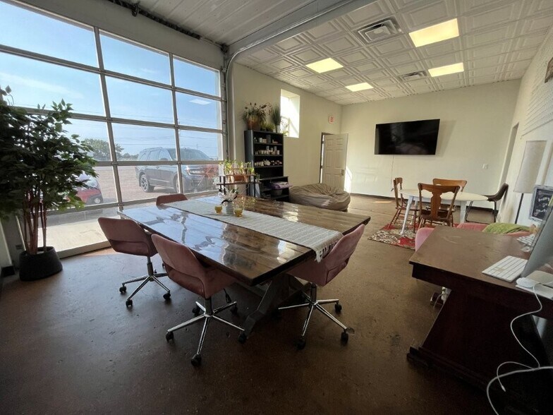 More Photos Of 1710 E Grand Xing, Mobridge Office For Sale