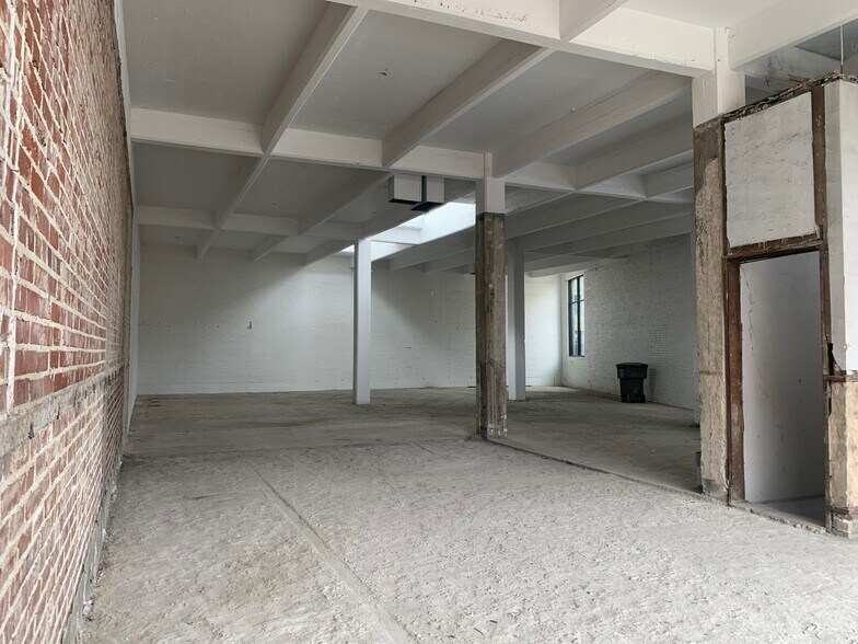 More Photos Of 433 Madison Ave, Memphis General Retail For Sale