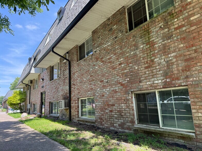 More Photos Of 8712-8804 Dayton Oxford Rd, Franklin Apartments For Sale