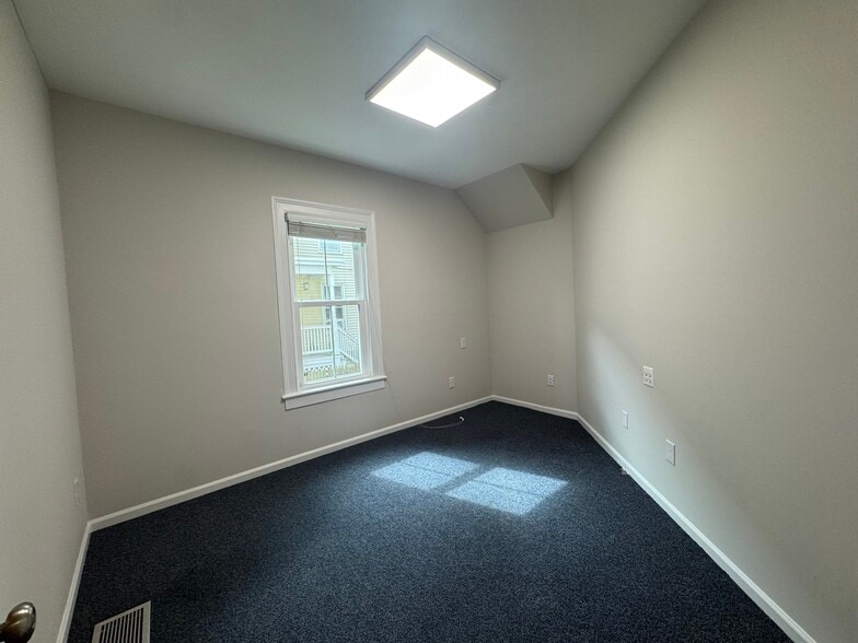 More Photos Of 9 Berkeley St, Norwalk Office Residential For Lease