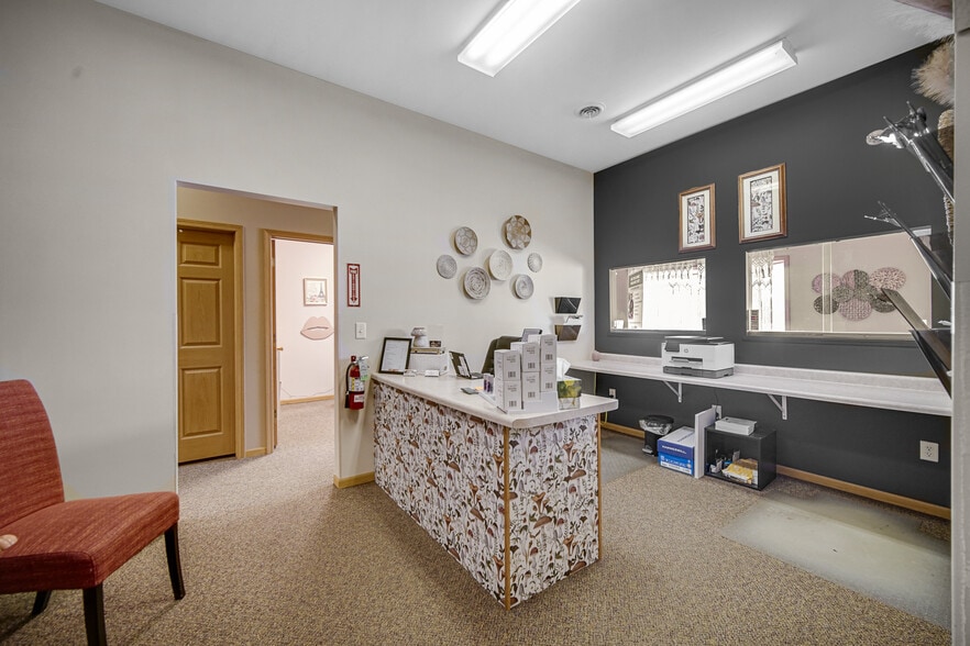 More Photos Of 165 E Robbins St, Wheatfield Medical For Sale