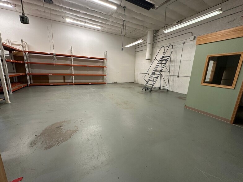 More Photos Of 1608 N Argyle St, Portland Warehouse For Sale