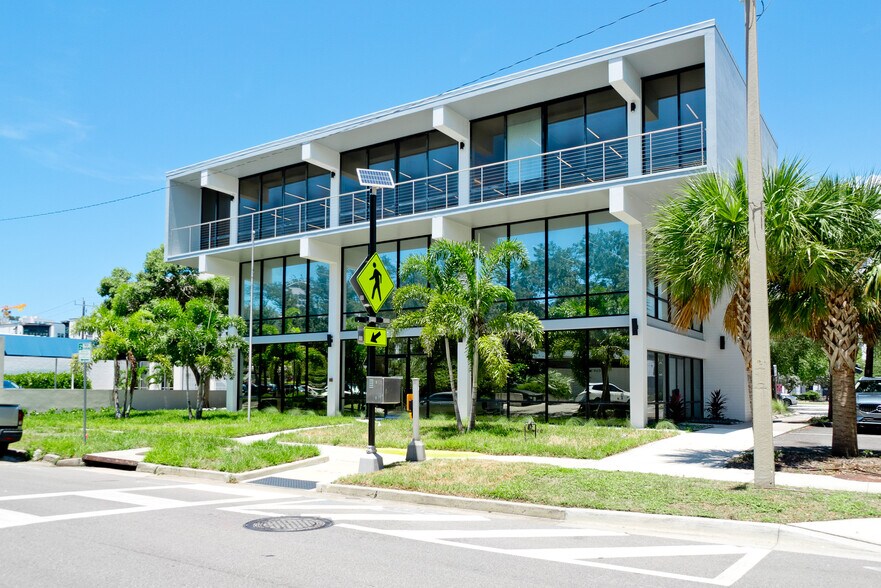 More Photos Of 1551 2nd St, Sarasota Office For Sale