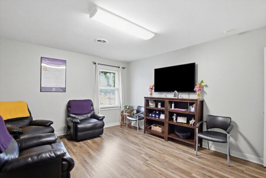 More Photos Of 1002 Oakwood Ave NW, Huntsville Office Residential For Lease