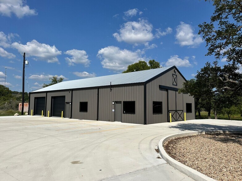 More Photos Of 606 Mill Run, Kerrville Warehouse For Lease