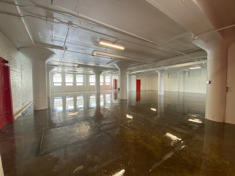 More Photos Of 1729 N 2nd St, Minneapolis Flex For Lease