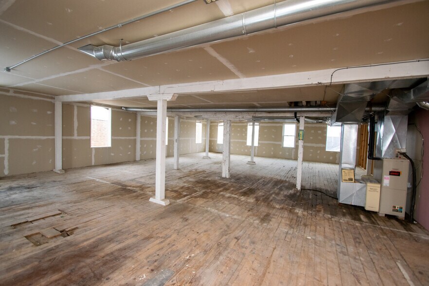 More Photos Of 300 4th St, Algoma Apartments For Sale