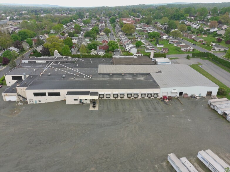 More Photos Of 700 W 1st St, Birdsboro Warehouse For Lease