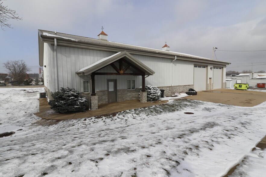 Primary Photo Of 1223 E Sciota Ave, Peoria Heights Industrial For Lease