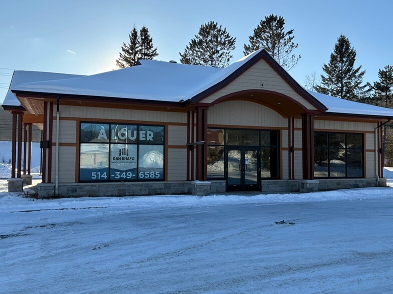 Primary Photo Of 175 Montée Ryan, Mont-tremblant Freestanding For Lease