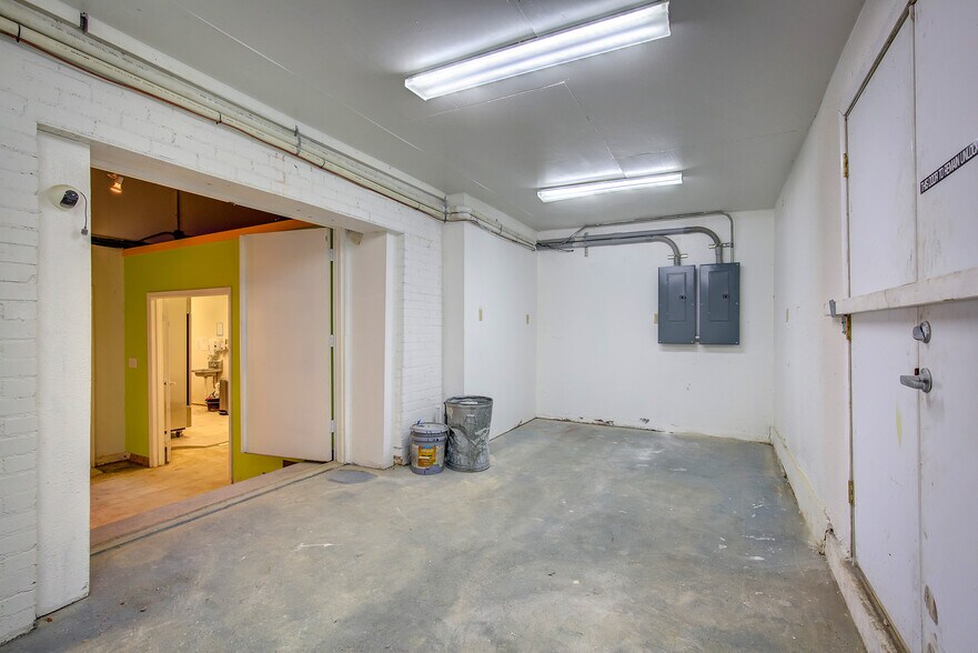 More Photos Of 1213 Washington St, Commerce Storefront Retail Office For Sale