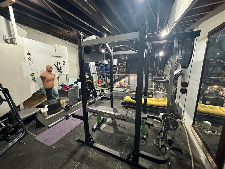 More Photos Of 62-66 McWhorter St, Newark Warehouse For Lease