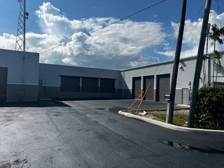 More Photos Of 4120-4132 NW 10th Ave, Fort Lauderdale Warehouse For Lease