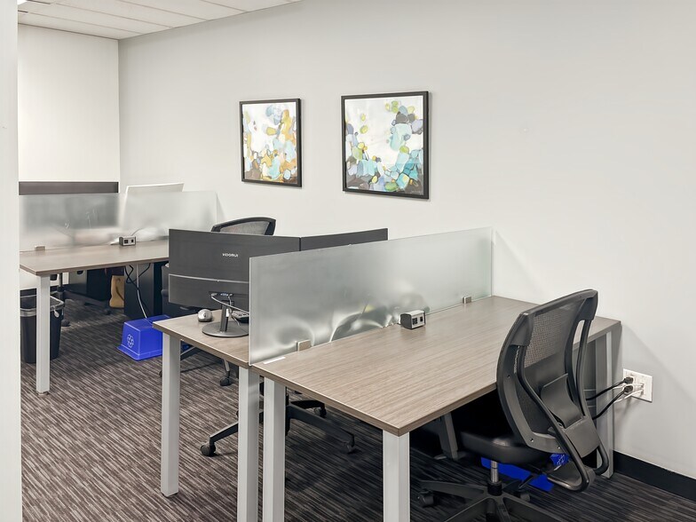 More Photos Of 2010 Winston Park Dr, Oakville Coworking Space