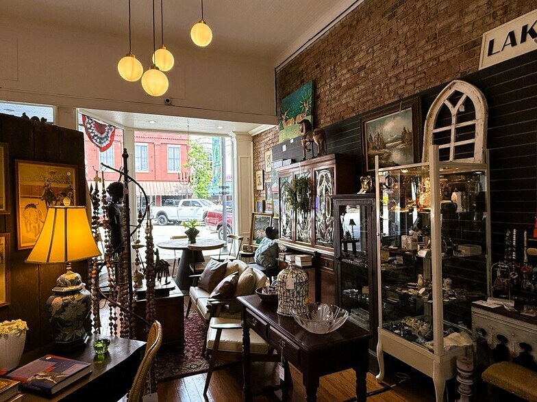 More Photos Of 108 N Main St, Greensboro General Retail For Sale