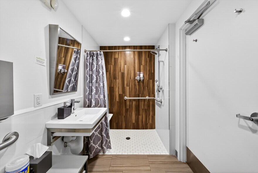 More Photos Of 7630 Biscayne Blvd, Miami Office For Lease