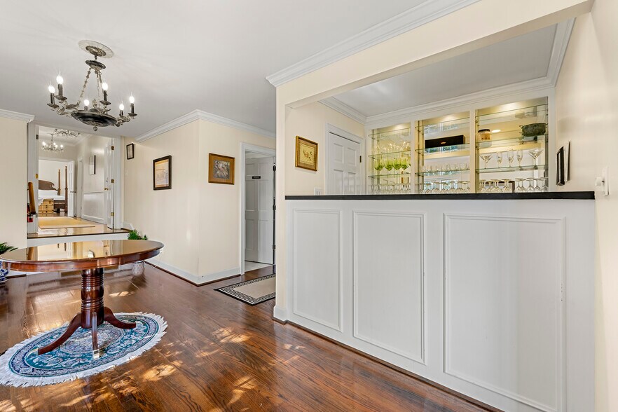 More Photos Of 132 E College St, Griffin Hospitality For Sale