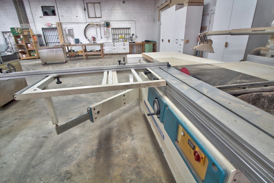 More Photos Of 3241-3249 NW 38th St, Miami Manufacturing For Lease