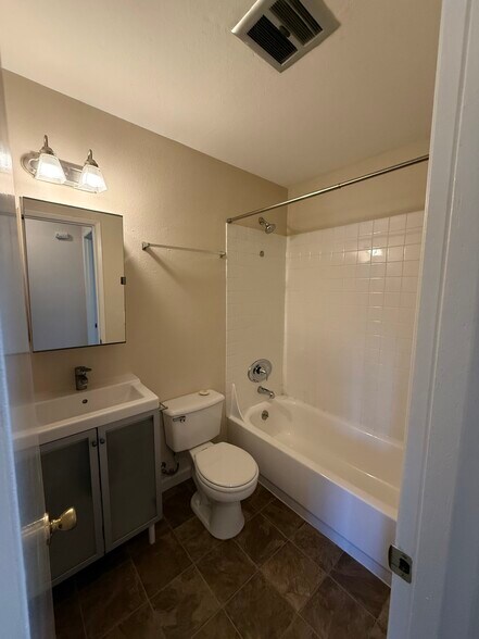 More Photos Of 5625 SE Gladstone St, Portland Apartments For Sale