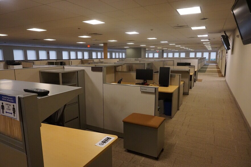 More Photos Of 40 Media Dr, Queensbury Office For Lease