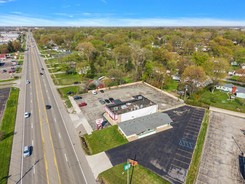 More Photos Of 37116 S Groesbeck Hwy, Clinton Township Restaurant For Sale
