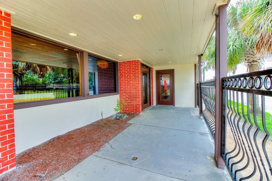 More Photos Of 2214 Mangum Rd, Houston Storefront Retail Office For Lease