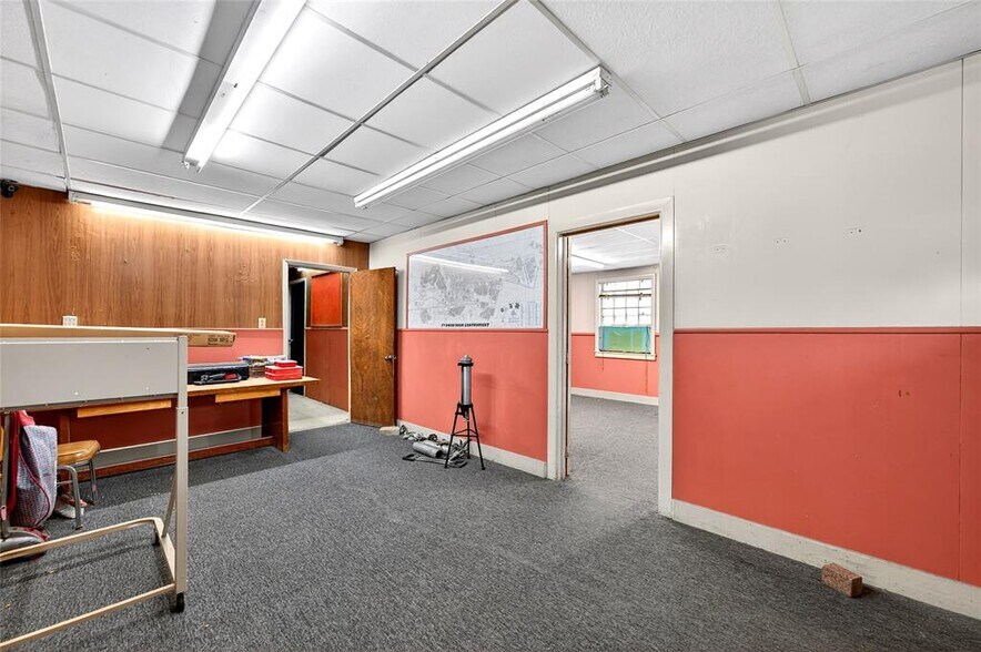 More Photos Of 401 E 6th St, Lampasas Warehouse For Sale