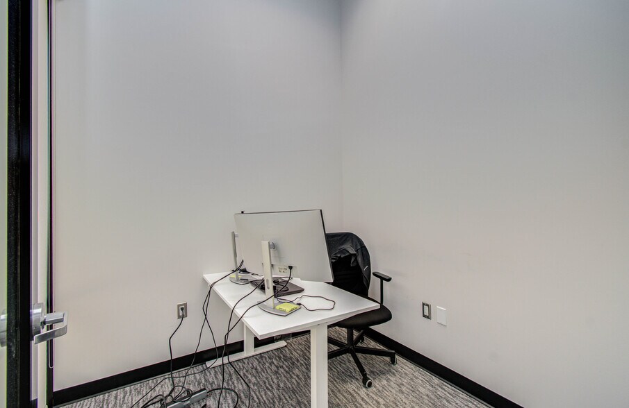 More Photos Of 9330 Kirby Dr, Houston Research And Development For Lease