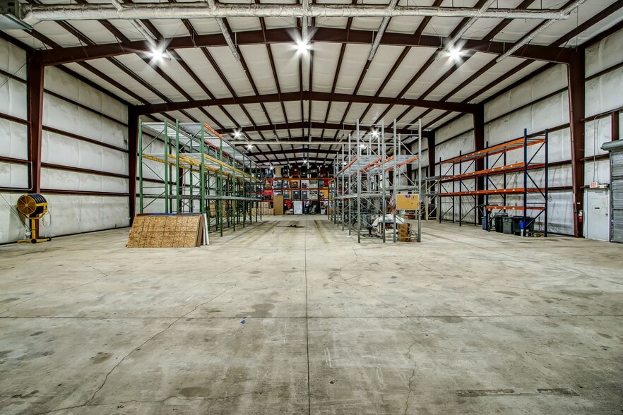 More Photos Of 10416 New Berlin Rd, Jacksonville Warehouse For Lease