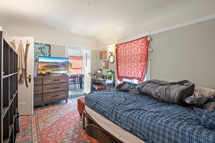 More Photos Of 326 Athol Ave, Oakland Multifamily For Sale