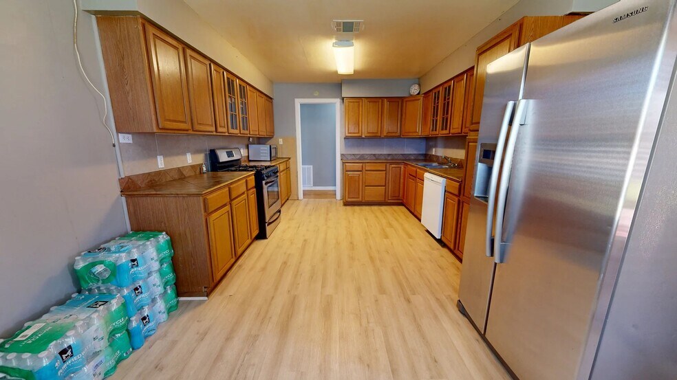 More Photos Of 419 Cypress St, Sulphur Office For Sale