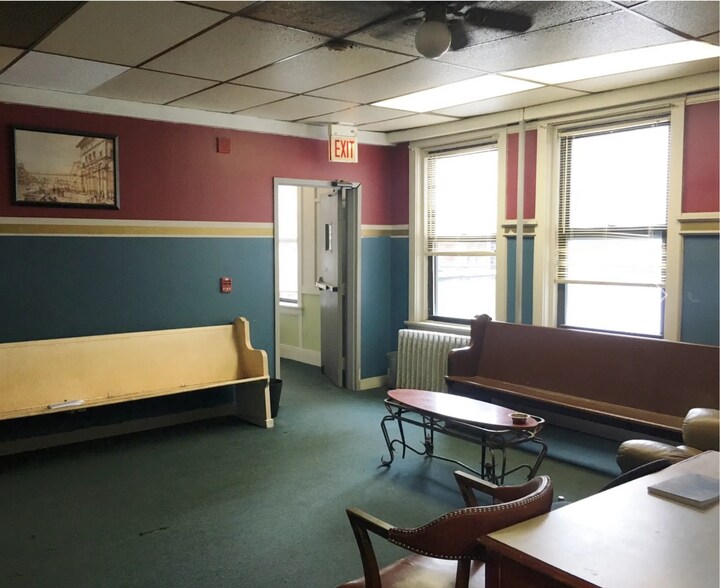 More Photos Of 2701 N Clark St, Chicago Apartments For Lease