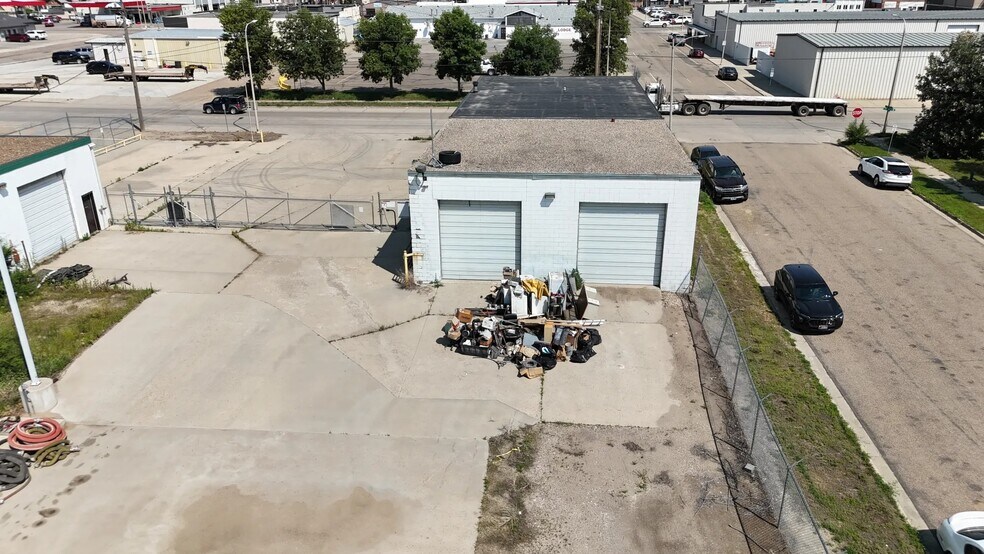More Photos Of 103 1st St W, Williston Flex For Sale