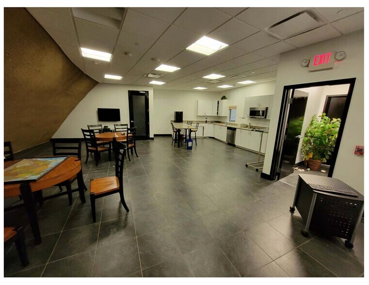 More Photos Of 3063 Outlet Center Dr, Sealy Flex For Sale