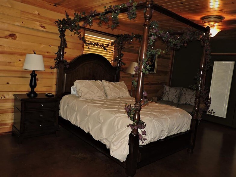 More Photos Of 1083 N 4290 Rd, Hugo Hotel For Sale