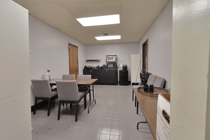 More Photos Of 608 Young St, Tonawanda Manufacturing For Lease