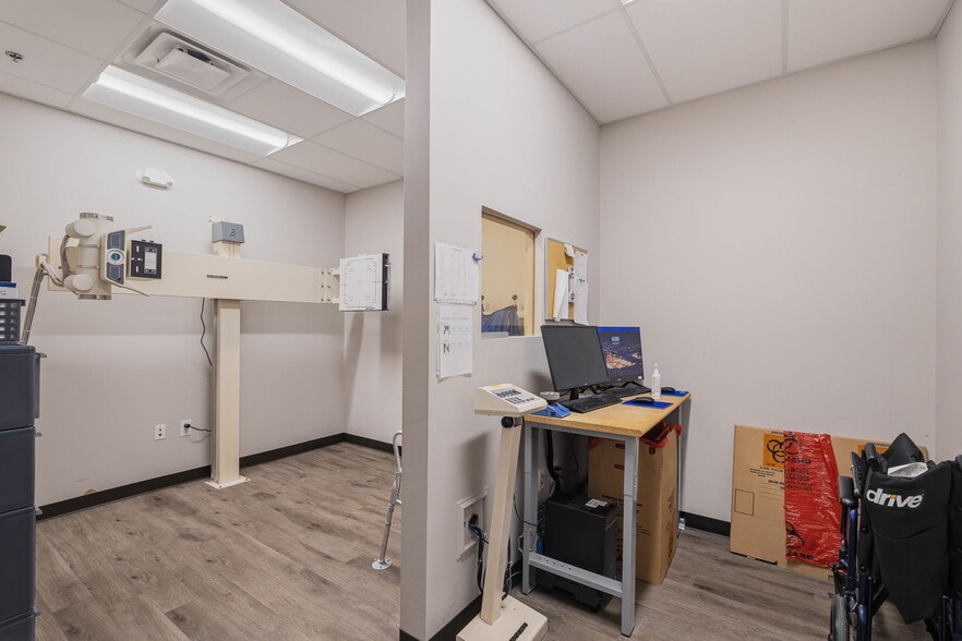 More Photos Of 10007 Huebner Rd, San Antonio Office For Sale