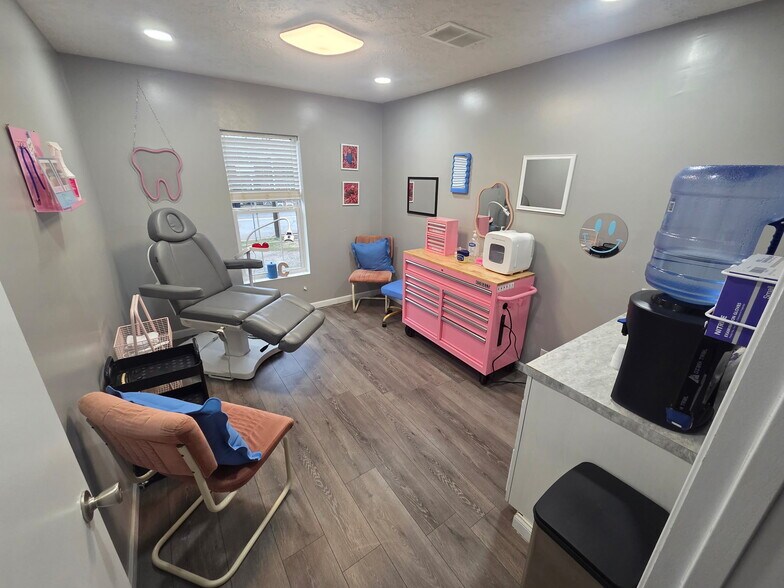 More Photos Of 402 5th St, New Haven Storefront For Sale