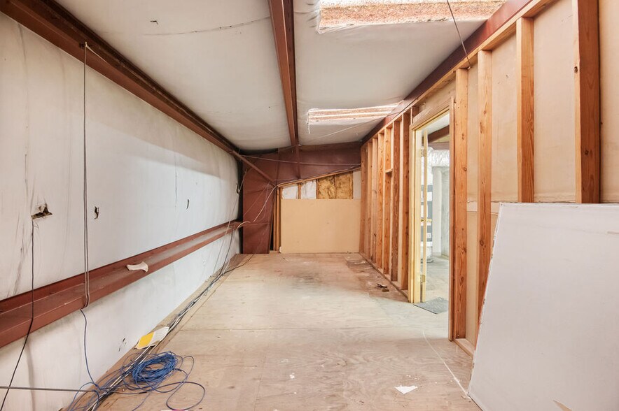 More Photos Of 1197 Piney Green Rd, Jacksonville Auto Repair For Lease